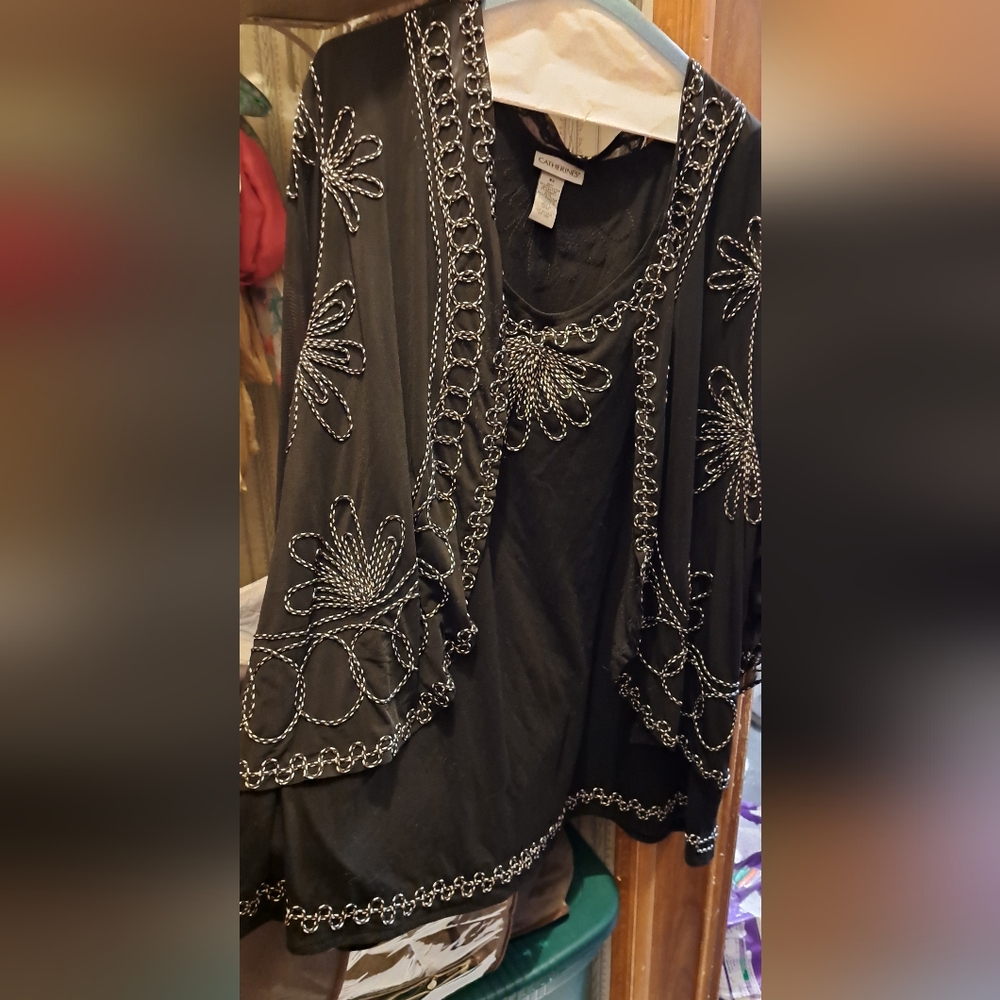 Catherines Beautiful Black & White Embrodried Shirt W/ attached vest